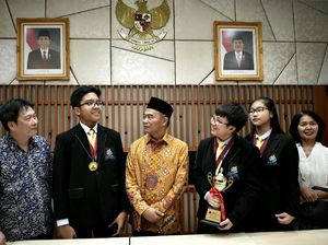 Mendikbud Sapa Pelajar Peraih 44 Medali Emas