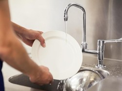 Karena 10 Kesalahan Bersihkan Alat Masak Ini Bisa Bikin Makanan Tak Enak (2)