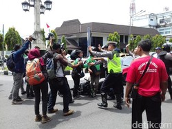 Begini Awal Kejadian Bentrokan Go-Jek dengan Sopir Taksi di Solo