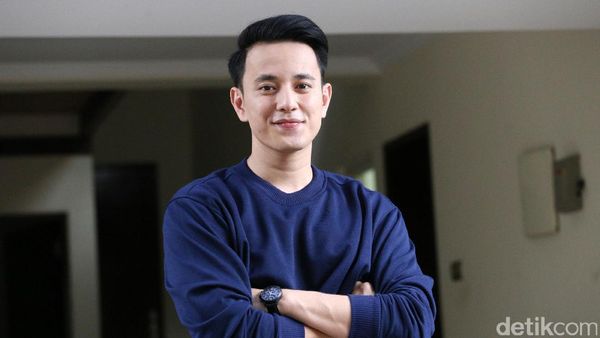 Terpesona Senyuman Billy Davidson