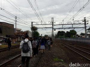 KRL Bekasi-Manggarai Anjlok, Humas KCJ: Penumpang Dipersilakan Refund KRL Bekasi-Manggarai Anjlok, Humas KCJ: Penumpang Dipersilakan Refund