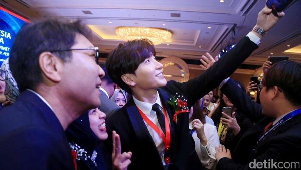 Saat Si Ganteng Leeteuk Jadi Rebutan