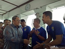 Gubernur Aher Undang Persib Ngopi di Gedung Sate, Essien Absen