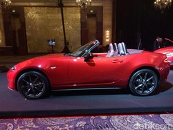 Mazda Masih Simpan MX-5 Atap Targa