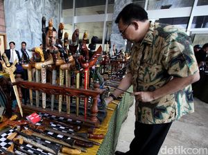 Melihat Pameran Keris di DPR