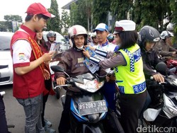 Operasi Simpatik, Honda Turut Bagikan Helm SNI