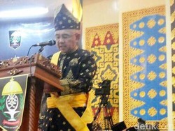 Gubernur Riau Terima Gelar Datuk Sri Setia Amanah