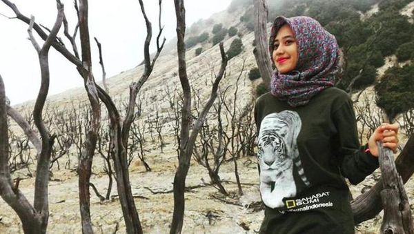 Foto: Siska, Hijaber Cantik yang Suka Naik Gunung
