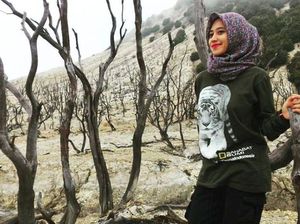 Foto: Siska, Hijaber Cantik yang Suka Naik Gunung