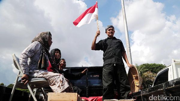 Aksi Semen Kaki Petani Kendeng Masih Berlanjut