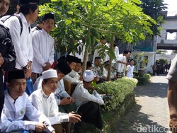 Santri Ponpes Al-Hikam Berharap KH Hasyim Kembali Pimpin Ngaji