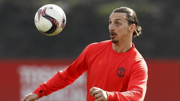 Zlatan Ibrahimovic sering marah karena rekan setimnya melakukan salah umpan.