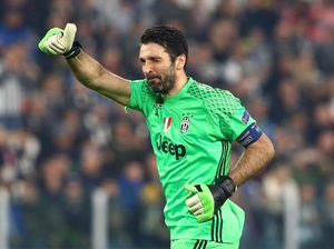 Ter Stegen Sebut Buffon Idola dan Legenda Ter Stegen Sebut Buffon Idola dan Legenda