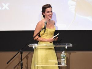 Pakai Gaun Kuning, Emma Watson Bak Puteri Belle yang Jadi Nyata Pakai Gaun Kuning, Emma Watson Bak Puteri Belle yang Jadi Nyata