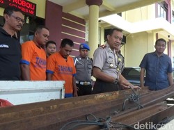 Oknum Karyawan PT KA di Jember Kepergok Curi Rel Kereta
