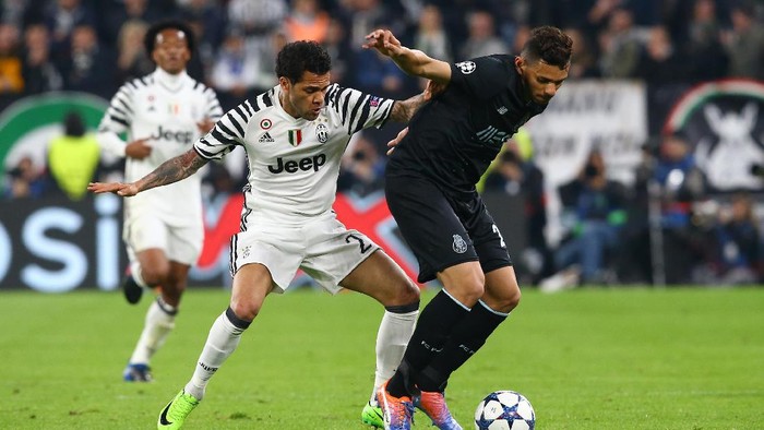 Dani Alves Berharap Tak Bertemu Barca