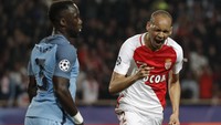 Fabinho menambah keunggulan AS Monaco di menit ke-29. Pool/Eric Gaillard/Reuters/detikFoto. 