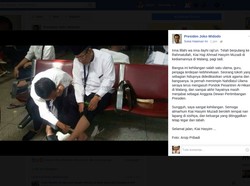 Foto Kenangan Jokowi Oleskan Minyak Kayu Putih ke Kaki Hasyim Muzadi