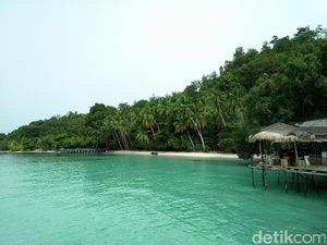Foto-foto Pantai Sapokren di Raja Ampat yang Keren!