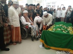 Sosok KH Hasyim Muzadi di Mata Staf Pengajar Pesantren Al-Hikam