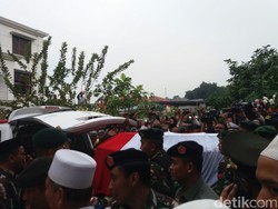 Tiba di Ponpes Al-Hikam, Jenazah KH Hasyim Muzadi Disambut Salawat