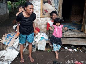 Keluarga di Kabupaten Bandung Ini Tinggal di Rumah Bilik Sisa Kebakaran