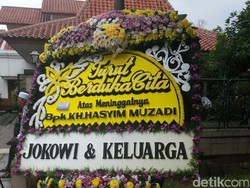 Karangan Bunga dari Jokowi untuk Keluarga KH Hasyim Muzadi