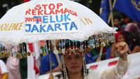 Unjuk Rasa Warnai Sidang Putusan Reklamasi