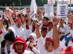 Mendikbud Usul 100.000 Guru Honorer Diangkat Jadi PNS