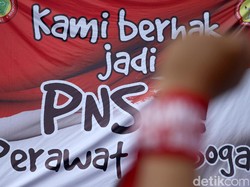 Pemerintah Siapkan Aturan Setarakan Guru Honorer dengan PNS