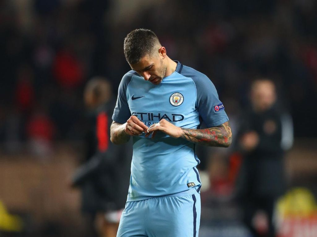 Guardiola Persilakan Kolarov ke AS Roma Guardiola Persilakan Kolarov ke AS Roma