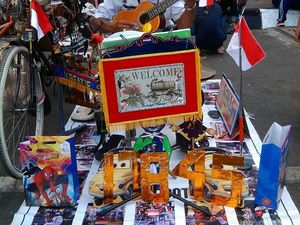 Yang Tua Tetap Berkarya Yang Tua Tetap Berkarya