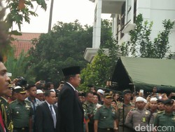 JK Pimpin Upacara Pemakaman KH Hasyim Muzadi