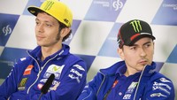 Jorge Lorenzo Gagal Tiru Teknik Andalan Valentino Rossi