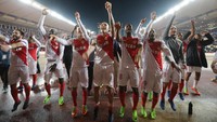 Para pemain AS Monaco merayakan kemenangan. Pool/Eric Gaillard/Reuters/detikFoto.