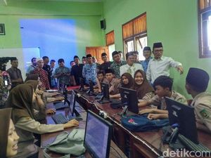 Menaker Kunjungi Pesantren: Selain Agama, Santri Harus Punya Skill