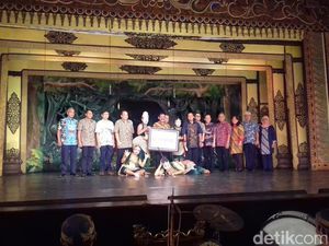 Lestarikan Budaya, PT KAI Beri Bantuan kepada Wayang Orang Sriwedari