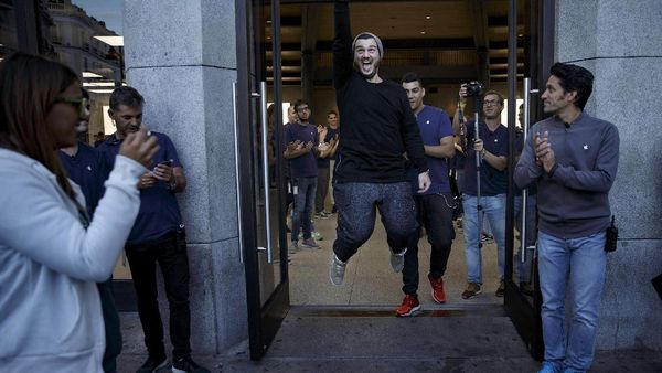 Sorak-sorai Fanboy Menyambut iPhone 7