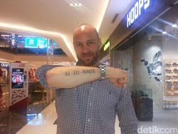 Salut! Suami Melaney Ricardo Bantu Atasi Kemacetan Lalu Lintas di Jakarta