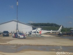 Rini ke Pabrik Semen Rembang Pakai Helikopter
