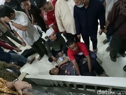 Momen Proses Evakuasi dari Lift Jatuh di Blok M Square