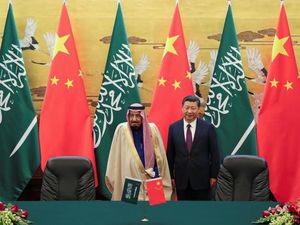 Makin Mesra, Xi Jinping Sambangi Arab Saudi untuk Borong Minyak Mentah