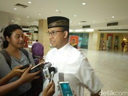 Anies Jenguk Korban Lift Jatuh yang Dirawat di RSPP Jaksel