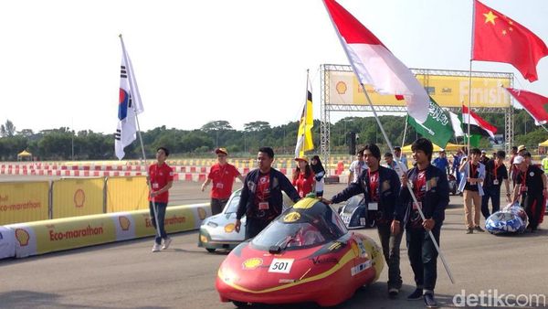 Mahasiswa Indonesia Adu Mobil Hemat Energi di Singapura