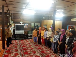 Menlu Dengarkan Keluhan TKW di Shelter KJRI Johor Bahru
