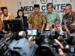 Di Penghujung Masa Jabatan, KPU Temui Jokowi Serahkan 5 Buku