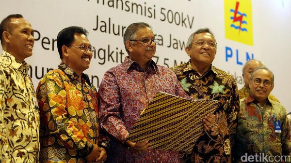 PLN Teken 16 Kontrak Proyek Listrik