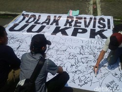 Mahasiswa USU Gelar Demo Tolak Revisi UU KPK