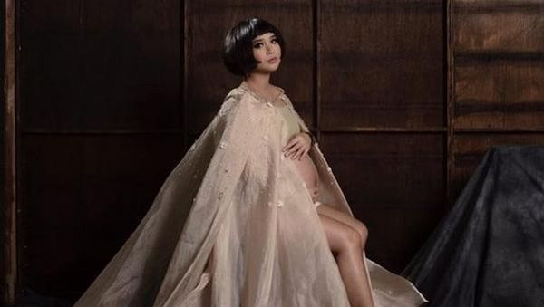 Wow, Putri Titian Unggah Foto Maternity ala Beyonce