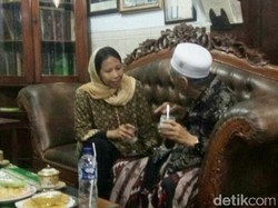 Dari Pabrik Semen, Menteri Rini Sowan ke Mbah Moen